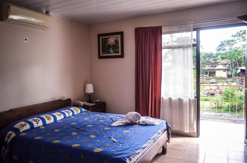 Hotel La Choza Inn La Fortuna Esterno foto