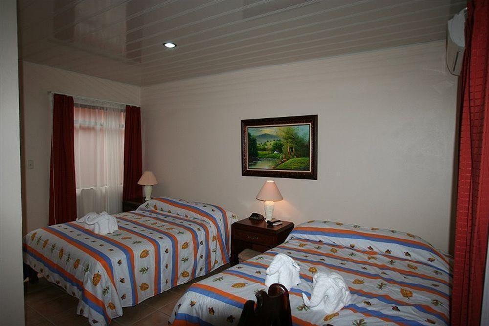 Hotel La Choza Inn La Fortuna Esterno foto